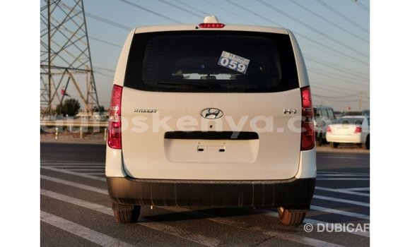 Nunua Imported Hyundai Chorus Nyeupe Lori ndani ya Import - Dubai nchini Kati Kenya Nunua Imported Hyundai Chorus Nyeupe Lori ndani ya Import - Dubai nchini Kati Kenya