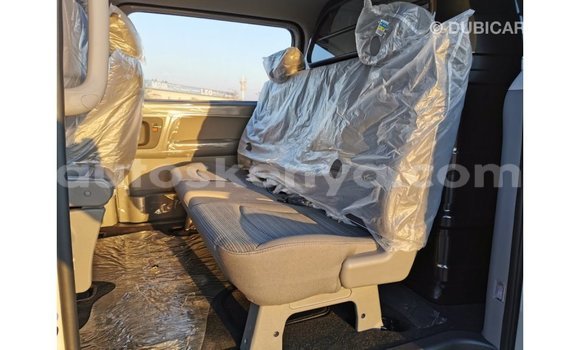 Nunua Imported Hyundai Chorus Nyeupe Lori ndani ya Import - Dubai nchini Kati Kenya Nunua Imported Hyundai Chorus Nyeupe Lori ndani ya Import - Dubai nchini Kati Kenya