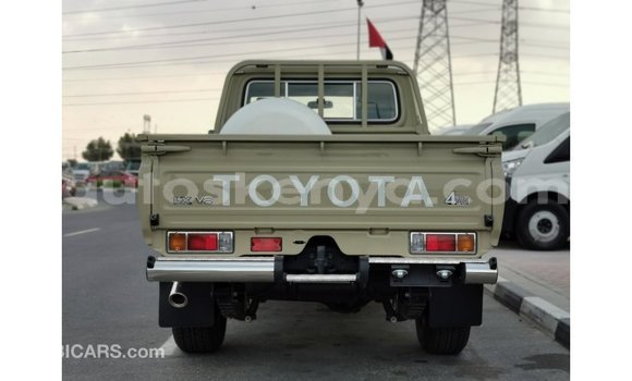 Nunua Imported Toyota Land Cruiser Beige Gari ndani ya Import - Dubai nchini Kati Kenya Nunua Imported Toyota Land Cruiser Beige Gari ndani ya Import - Dubai nchini Kati Kenya