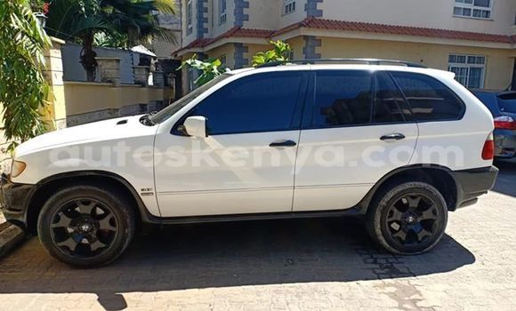 Oofamaa BMW X5 White Makiinaa iti Mombasa keessatti Coastal Kenya keessatti