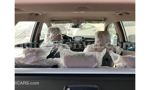 Nunua Imported Hyundai Tucson Nyeupe Gari ndani ya Import - Dubai nchini Kati Kenya Nunua Imported Hyundai Tucson Nyeupe Gari ndani ya Import - Dubai nchini Kati Kenya