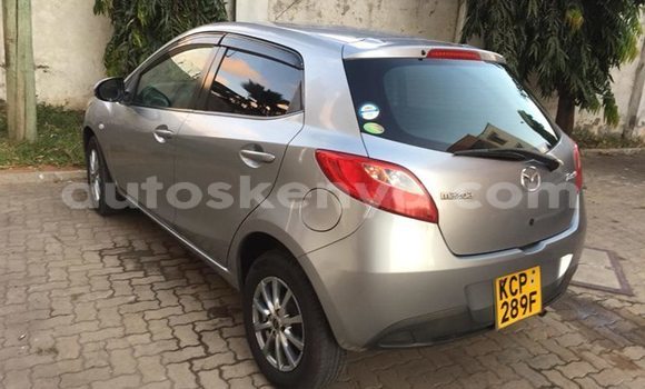 Oofamaa Mazda Demio Silver Makiinaa iti Mombasa keessatti Coastal Kenya keessatti Oofamaa Mazda Demio Silver Makiinaa iti Mombasa keessatti Coastal Kenya keessatti