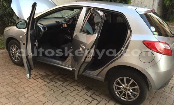 Oofamaa Mazda Demio Silver Makiinaa iti Mombasa keessatti Coastal Kenya keessatti Oofamaa Mazda Demio Silver Makiinaa iti Mombasa keessatti Coastal Kenya keessatti