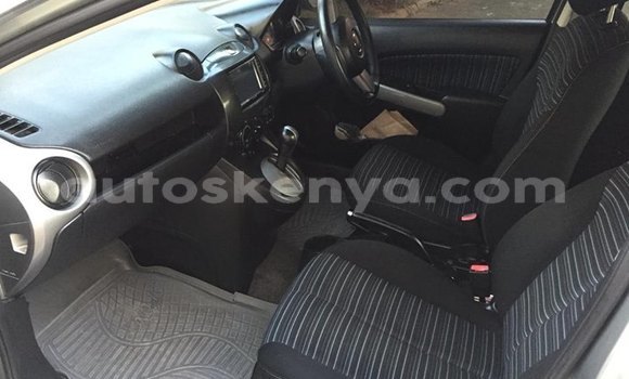 Oofamaa Mazda Demio Silver Makiinaa iti Mombasa keessatti Coastal Kenya keessatti Oofamaa Mazda Demio Silver Makiinaa iti Mombasa keessatti Coastal Kenya keessatti