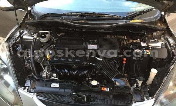 Oofamaa Mazda Demio Silver Makiinaa iti Mombasa keessatti Coastal Kenya keessatti Oofamaa Mazda Demio Silver Makiinaa iti Mombasa keessatti Coastal Kenya keessatti