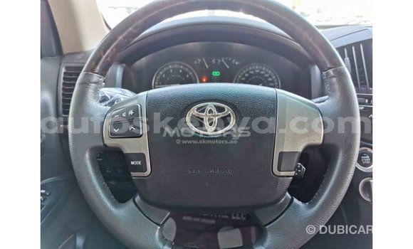 Nunua Imported Toyota Land Cruiser Nyeupe Gari ndani ya Import - Dubai nchini Kati Kenya Nunua Imported Toyota Land Cruiser Nyeupe Gari ndani ya Import - Dubai nchini Kati Kenya