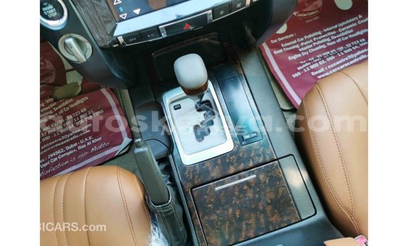 Nunua Imported Toyota Land Cruiser Nyeupe Gari ndani ya Import - Dubai nchini Kati Kenya Nunua Imported Toyota Land Cruiser Nyeupe Gari ndani ya Import - Dubai nchini Kati Kenya