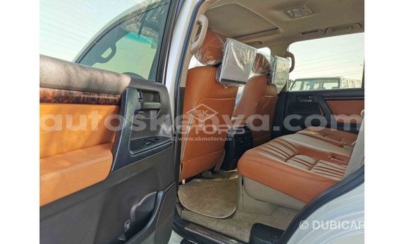 Nunua Imported Toyota Land Cruiser Nyeupe Gari ndani ya Import - Dubai nchini Kati Kenya Nunua Imported Toyota Land Cruiser Nyeupe Gari ndani ya Import - Dubai nchini Kati Kenya