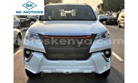 Nunua Imported Toyota Fortuner Nyeupe Gari ndani ya Import - Dubai nchini Kati Kenya Nunua Imported Toyota Fortuner Nyeupe Gari ndani ya Import - Dubai nchini Kati Kenya