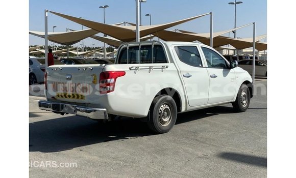 Nunua Imported Mitsubishi L200 Nyeupe Gari ndani ya Import - Dubai nchini Kati Kenya Nunua Imported Mitsubishi L200 Nyeupe Gari ndani ya Import - Dubai nchini Kati Kenya
