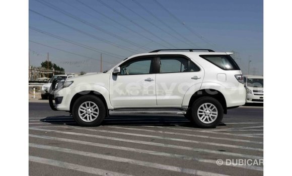 Nunua Imported Toyota Fortuner Nyeupe Gari ndani ya Import - Dubai nchini Kati Kenya Nunua Imported Toyota Fortuner Nyeupe Gari ndani ya Import - Dubai nchini Kati Kenya