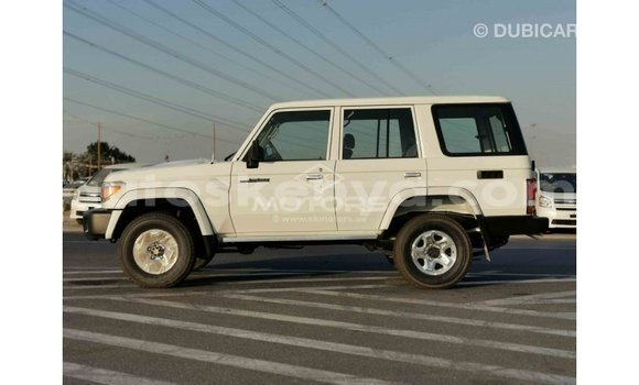 Nunua Imported Toyota Land Cruiser Nyeupe Gari ndani ya Import - Dubai nchini Kati Kenya Nunua Imported Toyota Land Cruiser Nyeupe Gari ndani ya Import - Dubai nchini Kati Kenya