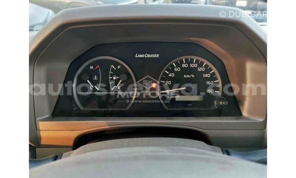 Nunua Imported Toyota Land Cruiser Nyeupe Gari ndani ya Import - Dubai nchini Kati Kenya Nunua Imported Toyota Land Cruiser Nyeupe Gari ndani ya Import - Dubai nchini Kati Kenya