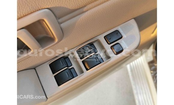 Nunua Imported Toyota Land Cruiser Nyeupe Gari ndani ya Import - Dubai nchini Kati Kenya Nunua Imported Toyota Land Cruiser Nyeupe Gari ndani ya Import - Dubai nchini Kati Kenya