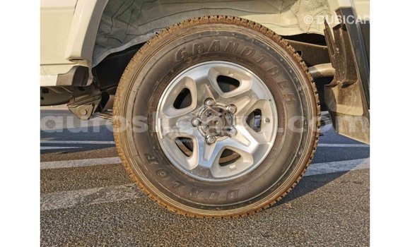 Nunua Imported Toyota Land Cruiser Nyeupe Gari ndani ya Import - Dubai nchini Kati Kenya Nunua Imported Toyota Land Cruiser Nyeupe Gari ndani ya Import - Dubai nchini Kati Kenya