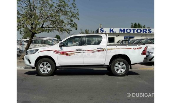 Nunua Imported Toyota Hilux Nyeupe Gari ndani ya Import - Dubai nchini Kati Kenya Nunua Imported Toyota Hilux Nyeupe Gari ndani ya Import - Dubai nchini Kati Kenya