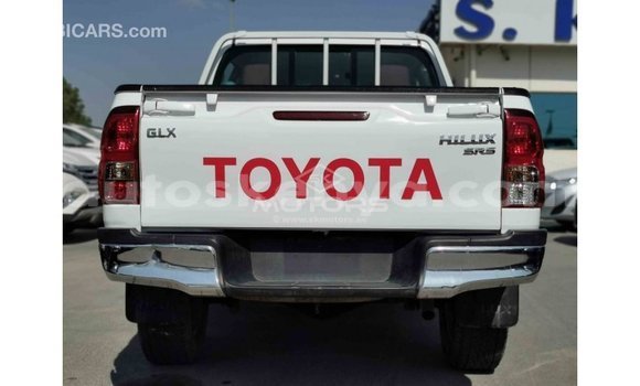 Nunua Imported Toyota Hilux Nyeupe Gari ndani ya Import - Dubai nchini Kati Kenya Nunua Imported Toyota Hilux Nyeupe Gari ndani ya Import - Dubai nchini Kati Kenya