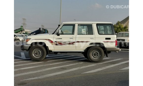 Nunua Imported Toyota Land Cruiser Nyeupe Gari ndani ya Import - Dubai nchini Kati Kenya Nunua Imported Toyota Land Cruiser Nyeupe Gari ndani ya Import - Dubai nchini Kati Kenya