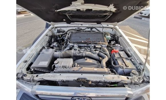 Nunua Imported Toyota Land Cruiser Nyeupe Gari ndani ya Import - Dubai nchini Kati Kenya Nunua Imported Toyota Land Cruiser Nyeupe Gari ndani ya Import - Dubai nchini Kati Kenya