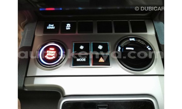 Imported Toyota Prado White Makiinaa iti Import - Dubai keessatti Central Kenya keessatti Imported Toyota Prado White Makiinaa iti Import - Dubai keessatti Central Kenya keessatti