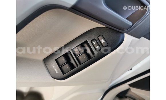 Imported Toyota Prado White Makiinaa iti Import - Dubai keessatti Central Kenya keessatti Imported Toyota Prado White Makiinaa iti Import - Dubai keessatti Central Kenya keessatti