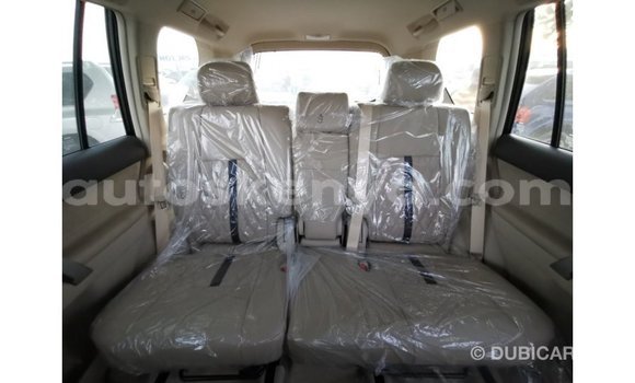 Imported Toyota Prado White Makiinaa iti Import - Dubai keessatti Central Kenya keessatti Imported Toyota Prado White Makiinaa iti Import - Dubai keessatti Central Kenya keessatti