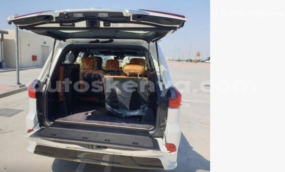Imported Lexus LX White Makiinaa iti Import - Dubai keessatti Central Kenya keessatti Imported Lexus LX White Makiinaa iti Import - Dubai keessatti Central Kenya keessatti