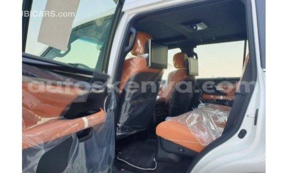 Imported Lexus LX White Makiinaa iti Import - Dubai keessatti Central Kenya keessatti Imported Lexus LX White Makiinaa iti Import - Dubai keessatti Central Kenya keessatti