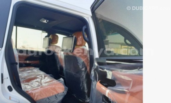 Imported Lexus LX White Makiinaa iti Import - Dubai keessatti Central Kenya keessatti Imported Lexus LX White Makiinaa iti Import - Dubai keessatti Central Kenya keessatti