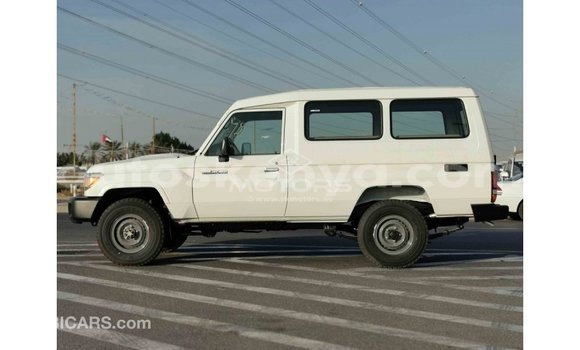 Nunua Imported Toyota Land Cruiser Nyeupe Gari ndani ya Import - Dubai nchini Kati Kenya Nunua Imported Toyota Land Cruiser Nyeupe Gari ndani ya Import - Dubai nchini Kati Kenya
