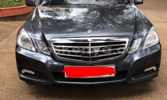 Oofamaa Mercedes‒Benz E–Class Black Makiinaa iti Nairobi keessatti Nairobi keessatti
