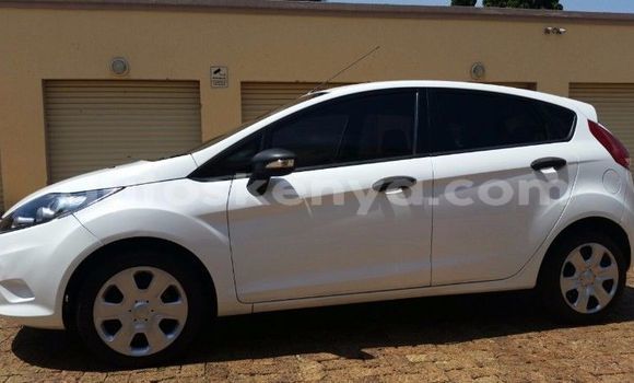 Oofamaa Ford Fiesta Silver Makiinaa iti Nairobi keessatti Nairobi keessatti
