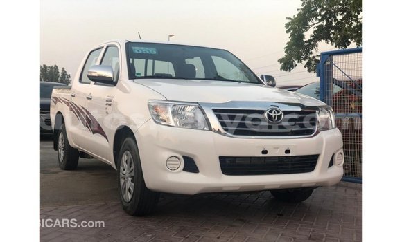 Nunua Imported Toyota Hilux Nyeupe Gari ndani ya Import - Dubai nchini Kati Kenya Nunua Imported Toyota Hilux Nyeupe Gari ndani ya Import - Dubai nchini Kati Kenya