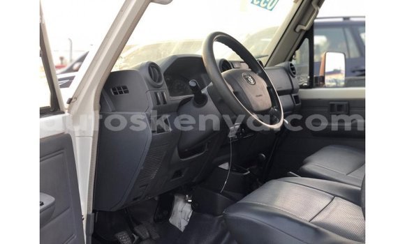 Nunua Imported Toyota Land Cruiser Nyeupe Gari ndani ya Import - Dubai nchini Kati Kenya Nunua Imported Toyota Land Cruiser Nyeupe Gari ndani ya Import - Dubai nchini Kati Kenya