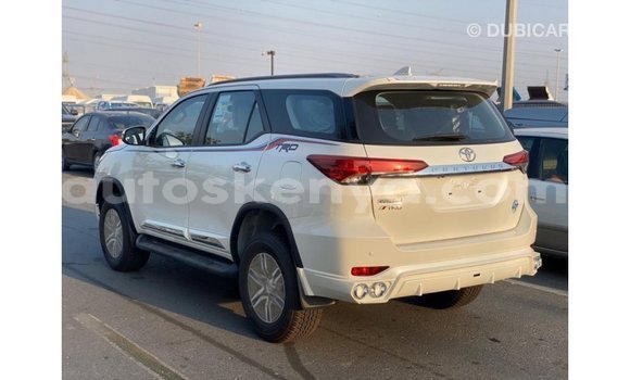 Imported Toyota Fortuner White Makiinaa iti Import - Dubai keessatti Central Kenya keessatti Imported Toyota Fortuner White Makiinaa iti Import - Dubai keessatti Central Kenya keessatti