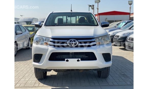 Imported Toyota Hilux White Makiinaa iti Import - Dubai keessatti Central Kenya keessatti Imported Toyota Hilux White Makiinaa iti Import - Dubai keessatti Central Kenya keessatti