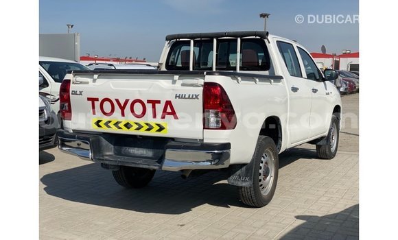 Imported Toyota Hilux White Makiinaa iti Import - Dubai keessatti Central Kenya keessatti Imported Toyota Hilux White Makiinaa iti Import - Dubai keessatti Central Kenya keessatti