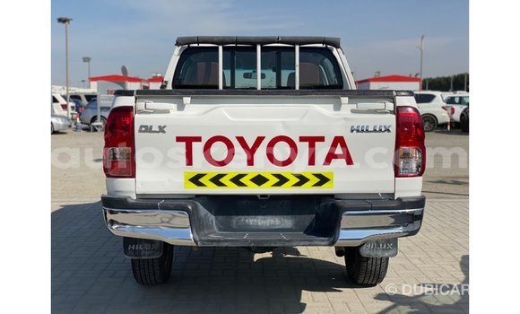 Imported Toyota Hilux White Makiinaa iti Import - Dubai keessatti Central Kenya keessatti Imported Toyota Hilux White Makiinaa iti Import - Dubai keessatti Central Kenya keessatti
