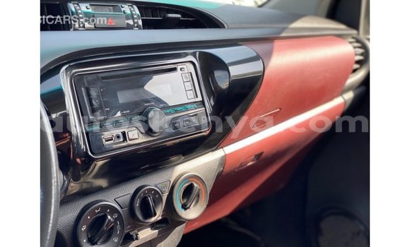 Imported Toyota Hilux White Makiinaa iti Import - Dubai keessatti Central Kenya keessatti Imported Toyota Hilux White Makiinaa iti Import - Dubai keessatti Central Kenya keessatti