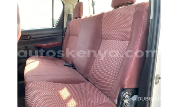 Imported Toyota Hilux White Makiinaa iti Import - Dubai keessatti Central Kenya keessatti Imported Toyota Hilux White Makiinaa iti Import - Dubai keessatti Central Kenya keessatti
