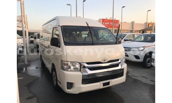 Imported Toyota Hiace White Makiinaa iti Import - Dubai keessatti Central Kenya keessatti