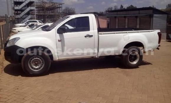 Imported Isuzu D–MAX White Makiinaa iti Thika keessatti Nairobi keessatti
