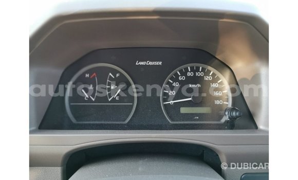 Nunua Imported Toyota Land Cruiser Nyekundu Gari ndani ya Import - Dubai nchini Kati Kenya Nunua Imported Toyota Land Cruiser Nyekundu Gari ndani ya Import - Dubai nchini Kati Kenya