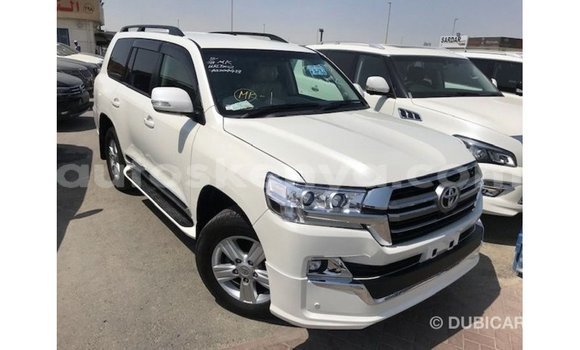 Buy Import Toyota Land Cruiser White Car in Import - Dubai in Central Kenya Buy Import Toyota Land Cruiser White Car in Import - Dubai in Central Kenya