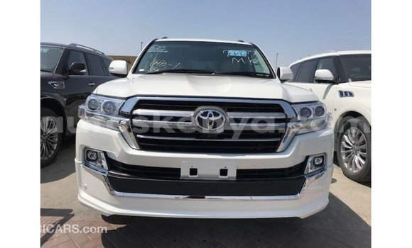 Buy Import Toyota Land Cruiser White Car in Import - Dubai in Central Kenya Buy Import Toyota Land Cruiser White Car in Import - Dubai in Central Kenya