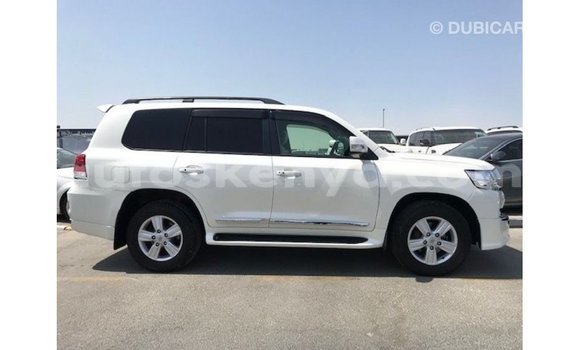 Buy Import Toyota Land Cruiser White Car in Import - Dubai in Central Kenya Buy Import Toyota Land Cruiser White Car in Import - Dubai in Central Kenya