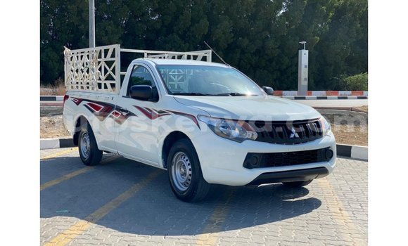 Nunua Imported Mitsubishi L200 Nyeupe Gari ndani ya Import - Dubai nchini Kati Kenya
