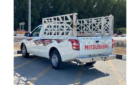 Nunua Imported Mitsubishi L200 Nyeupe Gari ndani ya Import - Dubai nchini Kati Kenya Nunua Imported Mitsubishi L200 Nyeupe Gari ndani ya Import - Dubai nchini Kati Kenya