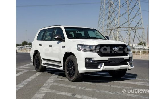 Nunua Imported Toyota Land Cruiser Nyeupe Gari ndani ya Import - Dubai nchini Kati Kenya Nunua Imported Toyota Land Cruiser Nyeupe Gari ndani ya Import - Dubai nchini Kati Kenya