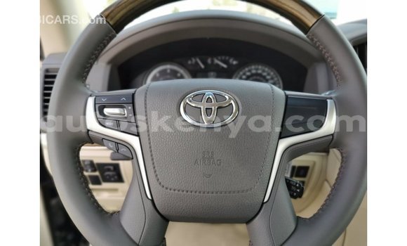 Nunua Imported Toyota Land Cruiser Nyeusi Gari ndani ya Import - Dubai nchini Kati Kenya Nunua Imported Toyota Land Cruiser Nyeusi Gari ndani ya Import - Dubai nchini Kati Kenya